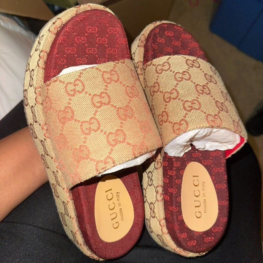 Gucci Platform Slide. Size 7.
